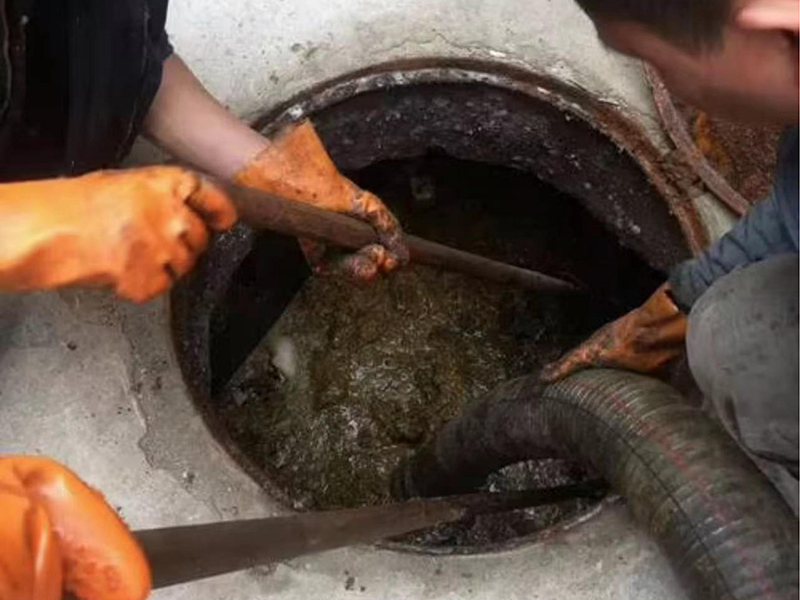 依安清理化粪池时如何避免沼气的危害?